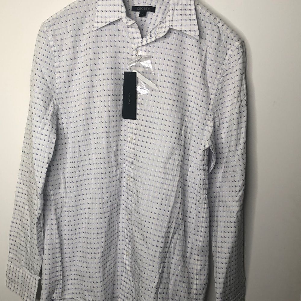 DKNY mens button down shit 100% cotton size medium NWT